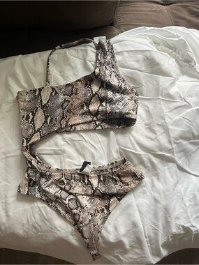 Snake Print One-Shoulder Set - Neutral Snake Skin